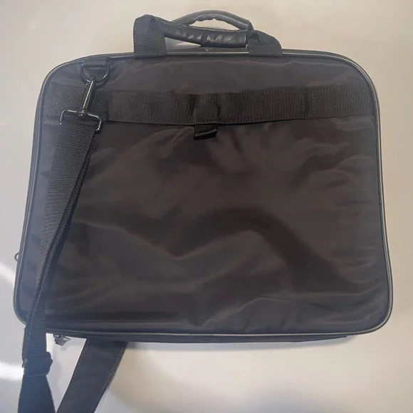 Targus Two-Tone Laptop Bag - Picture 11 of 11